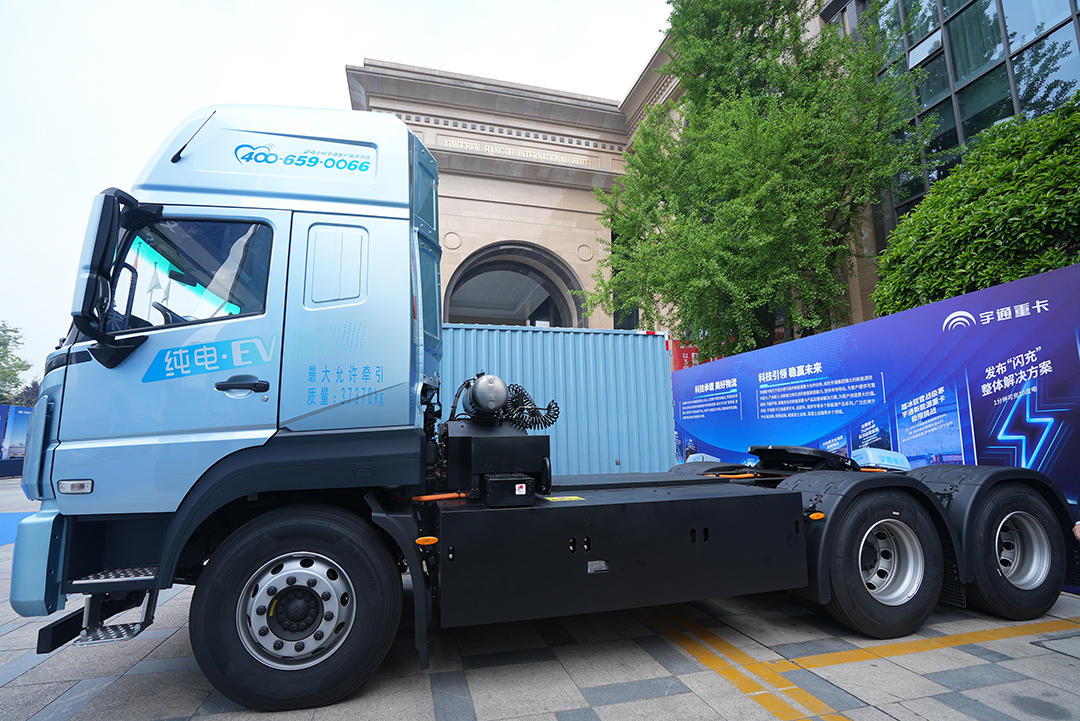 实力见证 | 宇通重卡现身蓉城，三奖加冕实力引领