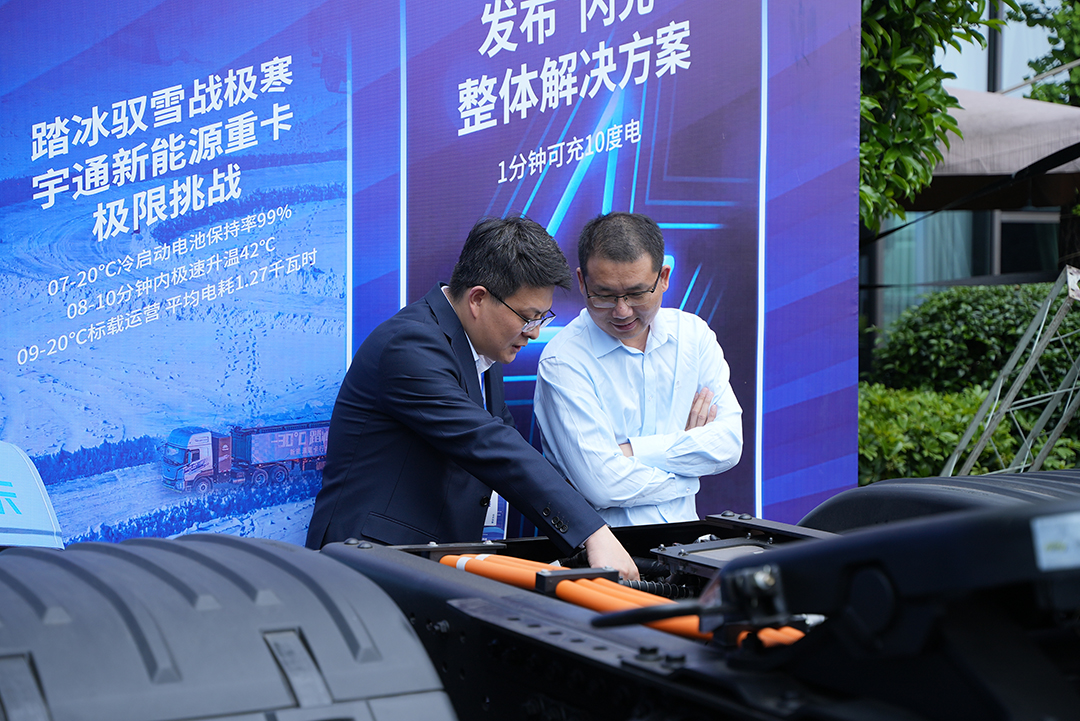 实力见证 | 宇通重卡现身蓉城，三奖加冕实力引领