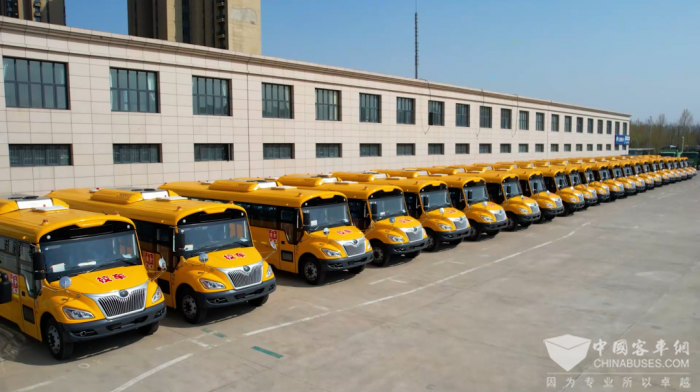 助当地学生安全出行 宇通90辆校车交付路易达校车 助当地学生安全出行 宇通90辆校车交付路易达校车