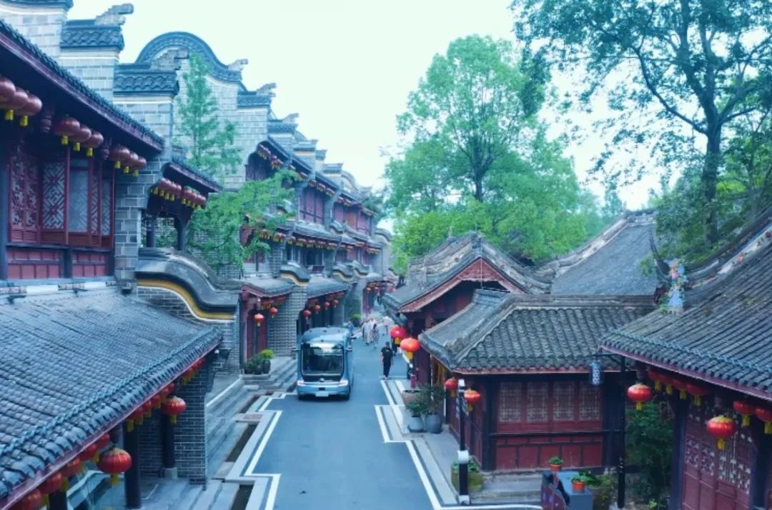 CCTV央视报道：李强视察并体验小宇2.0