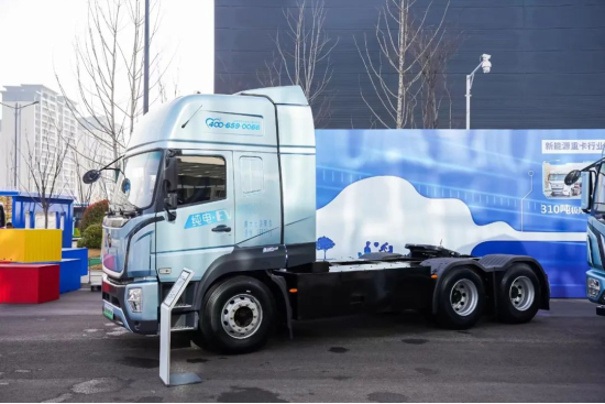 实力见证 | 多款新品首发，宇通重卡春季新品发布会隆重举行