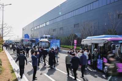 12款新品集中发布 宇通以技术创新打造长远竞争力 12款新品集中发布 宇通以技术创新打造长远竞争力