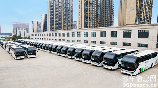 行业最大批量！宇通100辆高端旅游客车交付新疆