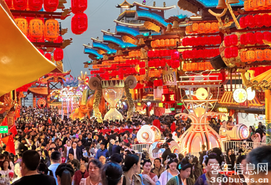 行业最大批量！宇通100辆高端旅游客车交付新疆