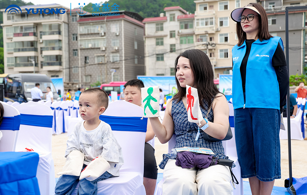 2025宇通&壹基金交通安全公益行·轻客专场首站启航 2025宇通&壹基金交通安全公益行·轻客专场首站启航