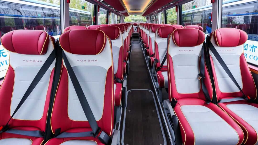 向高处行！宇通T7与天域S12奏响高端化战略“开门红”