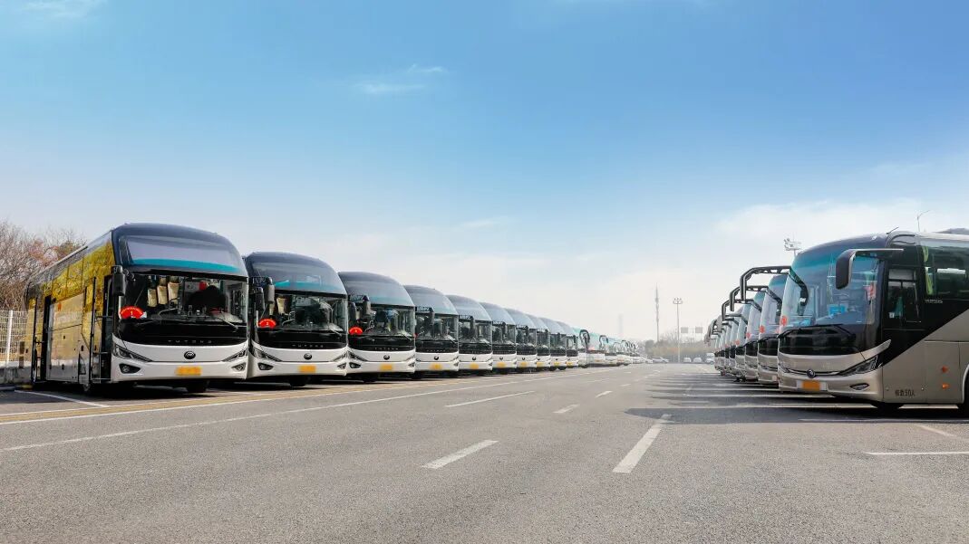 “两会时刻”开启！宇通T7等高端车型实力护航各地两会