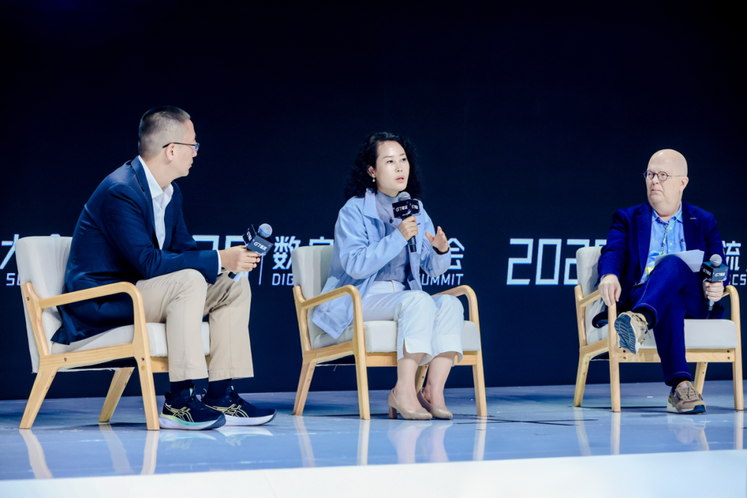 新能源遇到AI浪潮:宇通轻卡发布白鲸版智慧冷藏车 图片