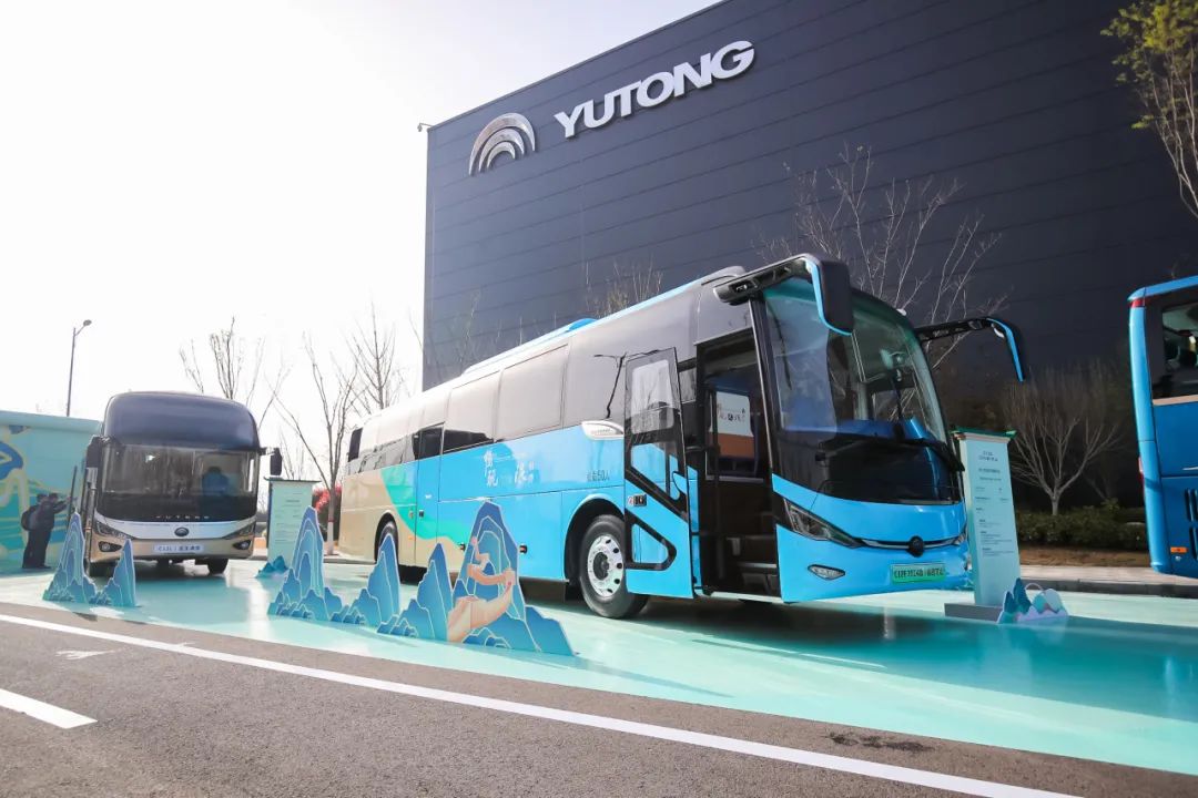 宇通上新季丨大运力超能巴士助力旅游经济一路“繁花” 宇通上新季丨大运力超能巴士助力旅游经济一路“繁花”