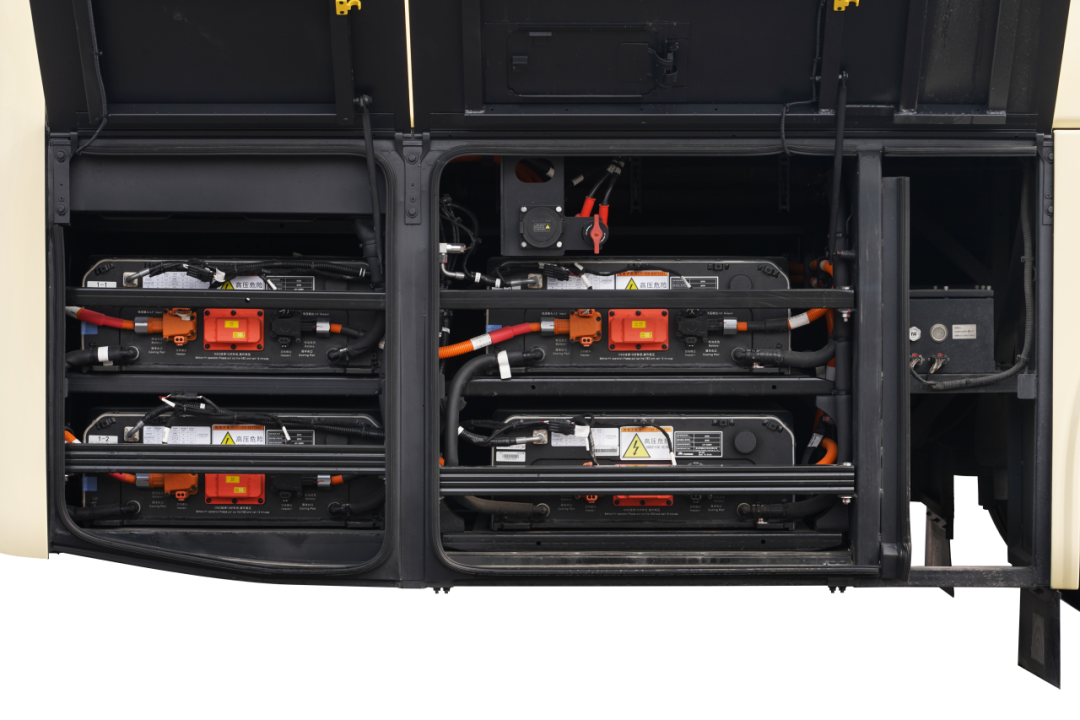 宇通上新季丨大运力超能巴士助力旅游经济一路“繁花” 宇通上新季丨大运力超能巴士助力旅游经济一路“繁花”