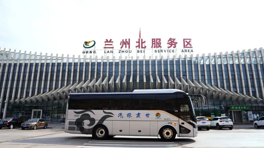 国风车奔赴丝绸路！宇通携手甘肃旅汽打造西北高端游