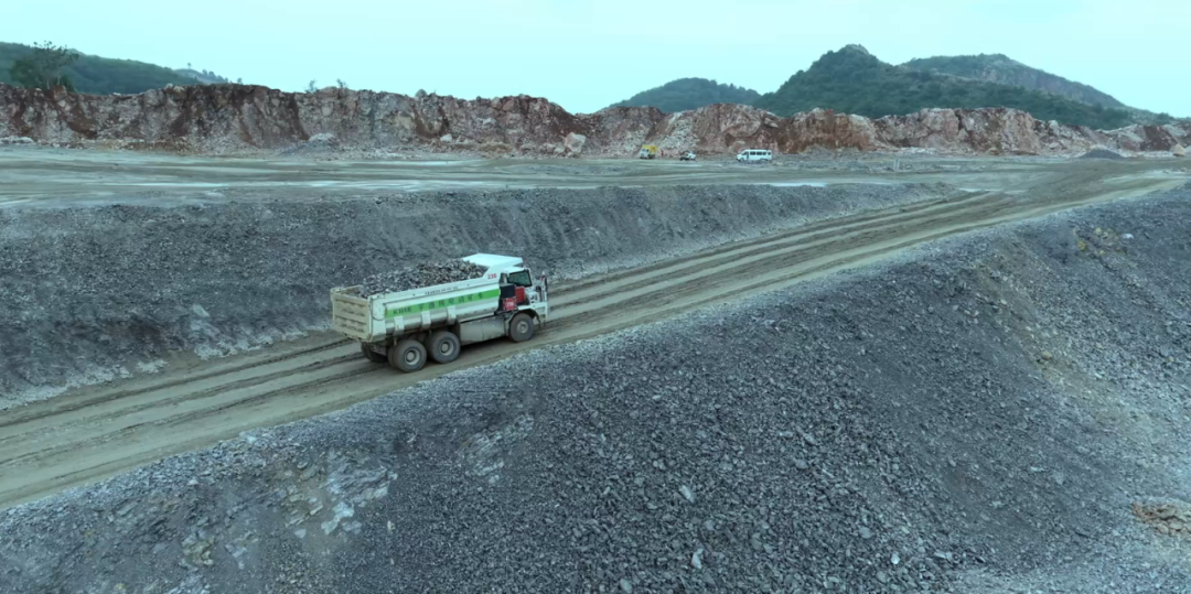 宇通矿卡——驭电革新，智启矿途丨宇通矿卡赋能江西铭信-华新矿区高效绿色运营！