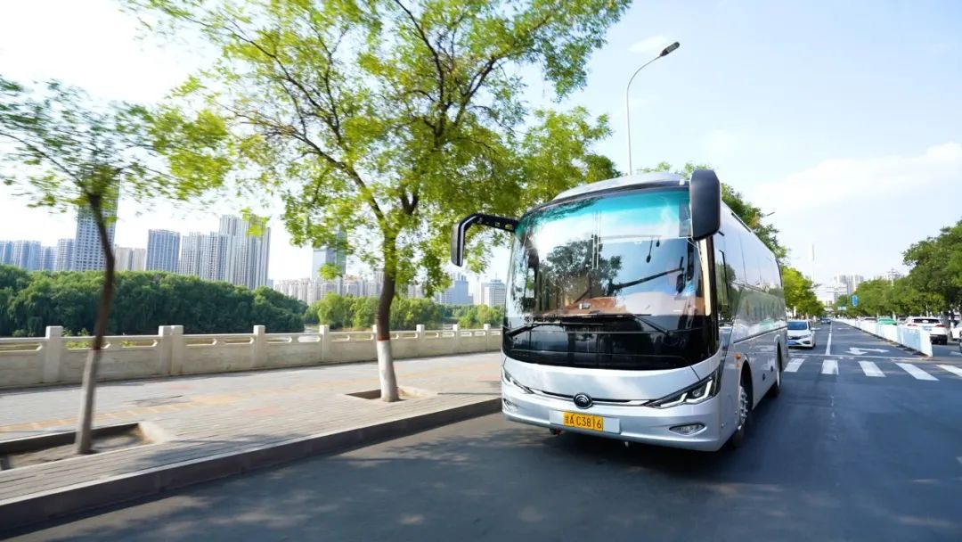 国风车奔赴丝绸路！宇通携手甘肃旅汽打造西北高端游