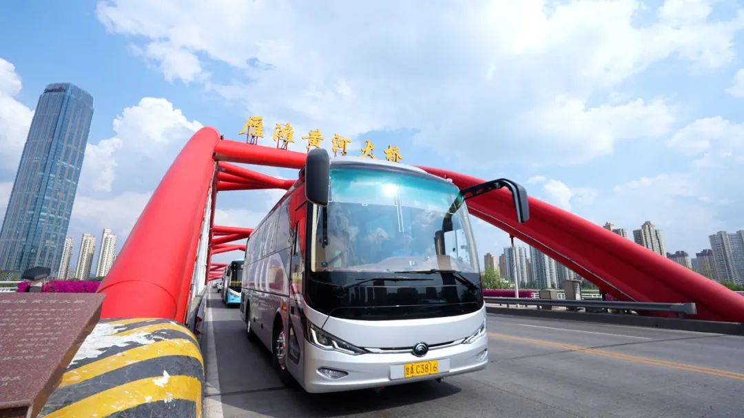 国风车奔赴丝绸路！宇通携手甘肃旅汽打造西北高端游