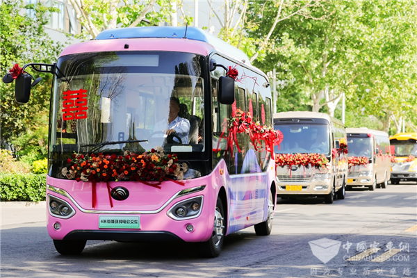 明星车型“接亲” 宇通集团第15届集体婚礼演绎“国风浪漫” 明星车型“接亲” 宇通集团第15届集体婚礼演绎“国风浪漫”