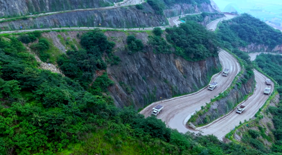宇通矿卡——电赋矿山丨智领荆楚-宇通矿卡携手湖北国顺华新，共筑绿色矿山新典范！