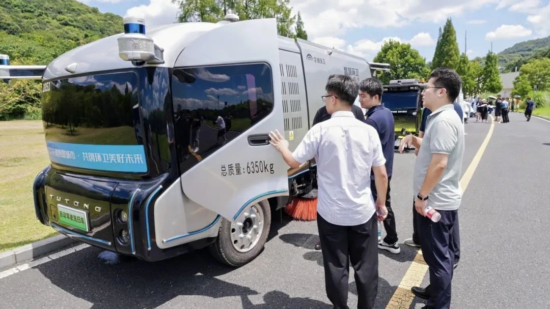 科技赋能，智净未来！宇通环卫亮相杭州共绘智慧环卫新图景