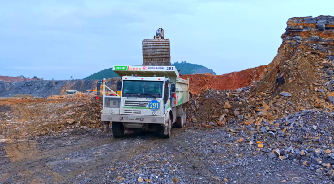 宇通矿卡——电赋矿山丨智领荆楚-宇通矿卡携手湖北国顺华新，共筑绿色矿山新典范！