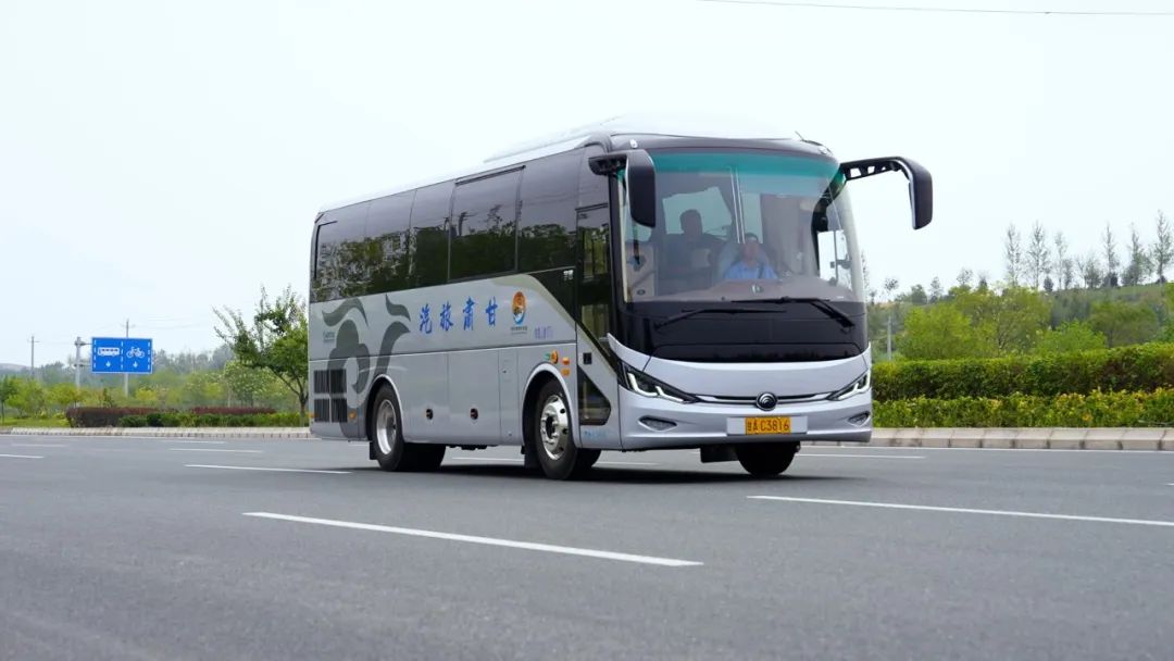 国风车奔赴丝绸路！宇通携手甘肃旅汽打造西北高端游